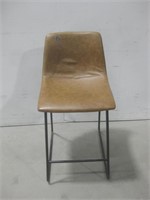 3'x 15"x 17.5" Leather Chair See Info
