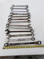 Standard set of wrenches