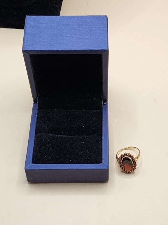 10kt Gold Garnet Ring Size 7 3.41 Grams