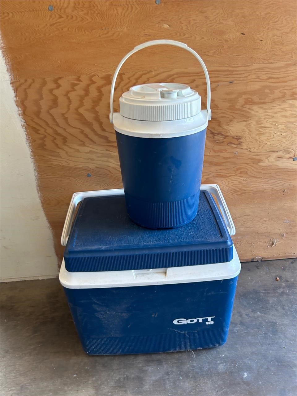 Gott 16 gal Cooler + Water Jug