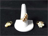 20 ASSORTED COSTUME RINGS - VARIOUS STONES AND