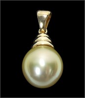 14K Yellow gold 11mm pearl pendant, 2.9 grams