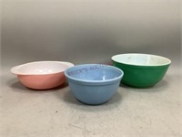 Colorful Pyrex Mixing Bowls and More