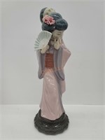 Lladró E1-A geisha with fan figurine
