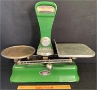 FABULOUS VINTAGE COUNTRY SCALE WITH GREEN PAINT