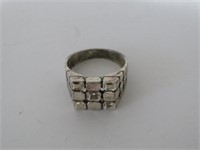 VINTAGE MENS SILVER  RING HAS A 925 STAMP