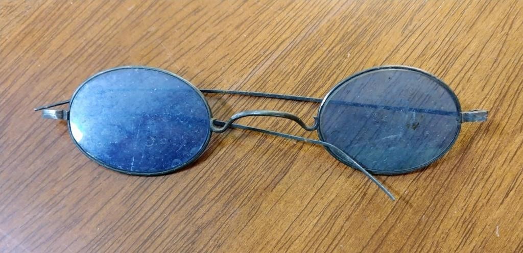 EARLY WIRE RIMMED EYE GLASSES - WELDERS ??