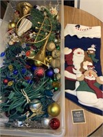 Rubbermaid Flat Box Of Christmas Decorations