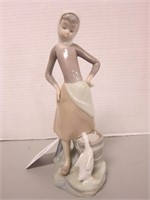 LLADRO PORCELAIN FIGURINE