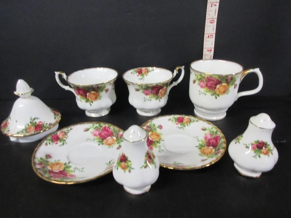 8 MISC. PIECES ROYAL ALBERT 'OLD COUNTRY ROSE'