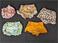 (5) 0-3M Ruffle Shorts: [Carters & More] Girl