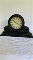 Battery operated mantle clock