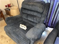 Recliner (needs cleaned)