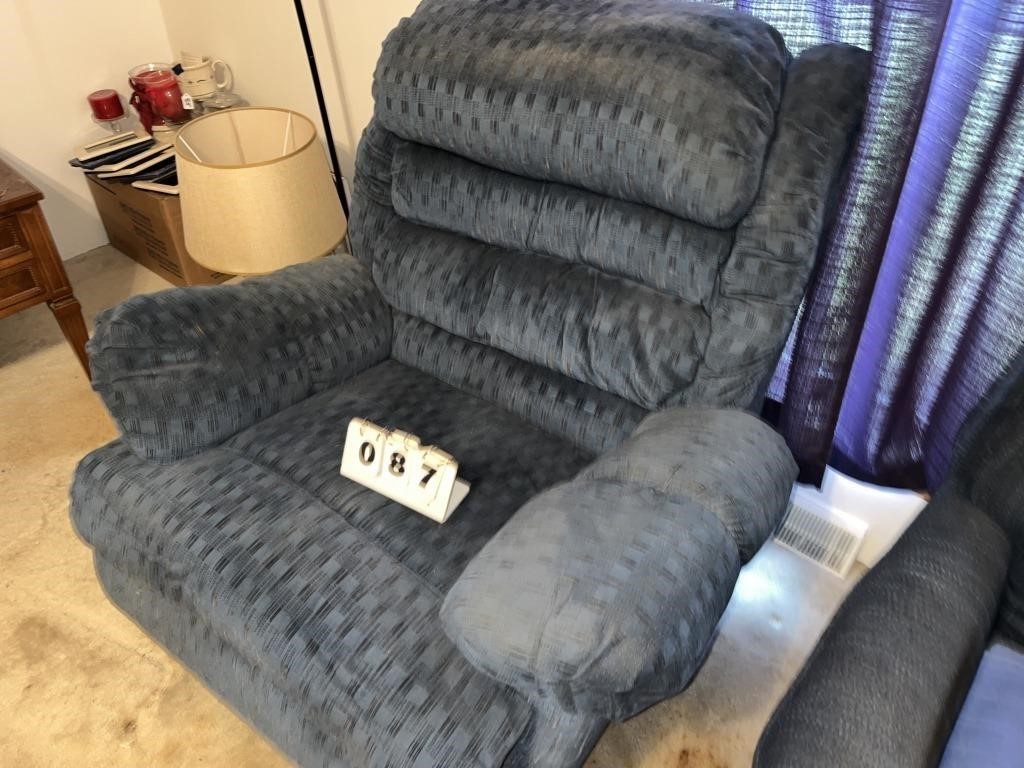 Recliner (needs cleaned)