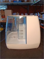 New 9" x 10" x 10" "Equate" Electric Humidifier.