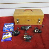 Vintage wood box. 4 fishing reels and 2 spools