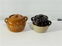 2 vintage small bean pots