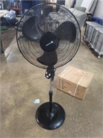 UtiliTech - Pedestal Oscillating Fan W/Remote