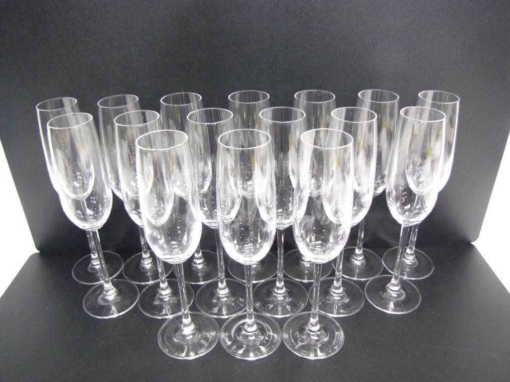 SET OF 16 CHAMPAGNE GLASSES