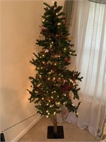 PRE-LITE CHRISTMAS TREE WITH ARTIFICIAL RED BERRY