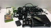 XBOX 360 with 6 Controllers & Games K7A
