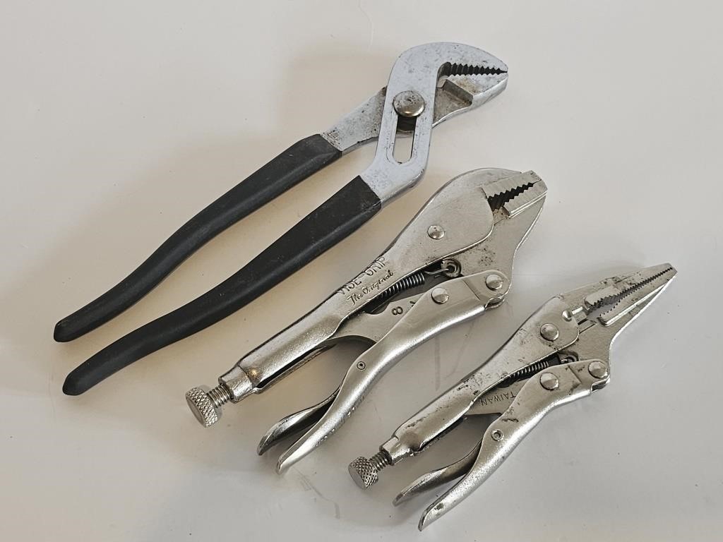 SET OF VICE GRIPS AND A PAIR OF LARGE PLIERS