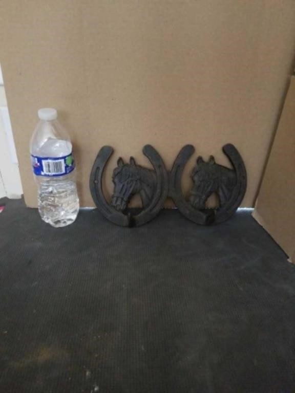 2pc Metal Wall Horse Head and Shoe with Hooks