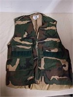 Duck Bay XL hunting vest looks new