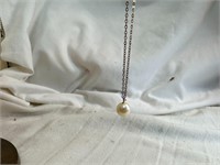 10K GOLD NECKLACE WITH PEARL DROP