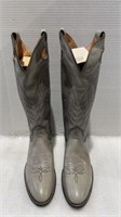 Size 9B cowboy boot