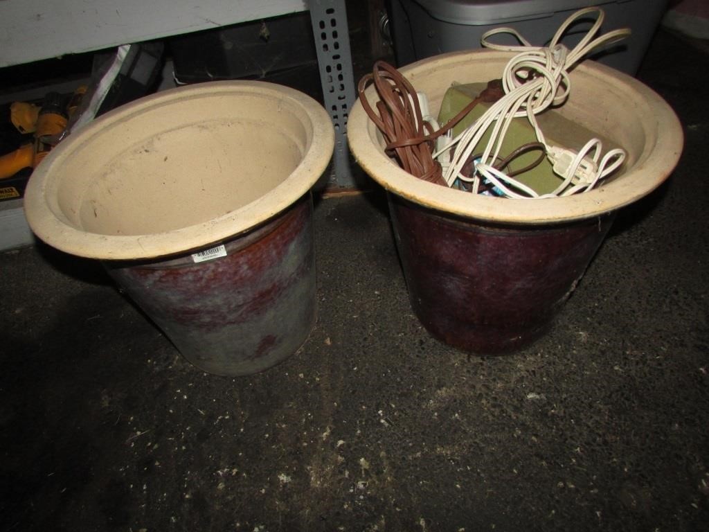 2 flower pots & cords