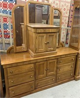 3 Pc. Oak “Pa House” Bedroom Set (Bed, Dresser W/