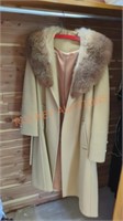 Vintage ladies fur collar wool pea coat size 16