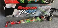 Action 1:24 Dragster (damaged wheel)