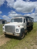 1982 IH S Series Grain Truck