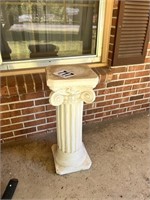 Pedestal(Front porch)