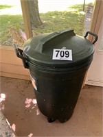 Trash Cans(Screened porch)