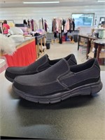Skechers memory foam shoes size 10 like new