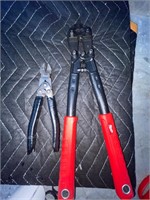 Bolt cutter and wire cutter