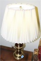 PAIR OF TABLE LAMPS W/SHADES