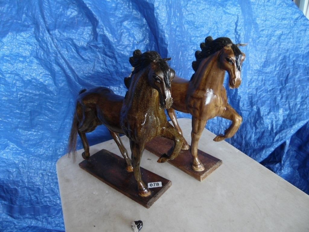 PAIR OF HORSES, ONE HAS DAMAGE, LOOK AT PHOTOS