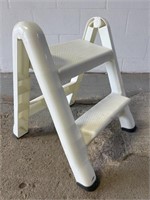 Rubbermaid Plastic Stepstool