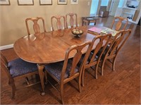 ETHAN ALLEN DINING TABLE AND 8 CHAIRS