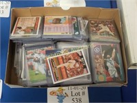 LARGE NUMBER OF SPORTS CARDS