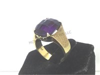 18k gold ring w/purple gemstone, size 6