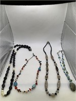 STONE & BEAD NECKLACE LOT