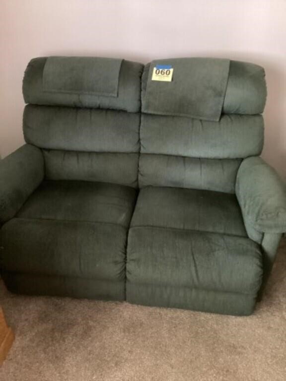 Dual reclining loveseat