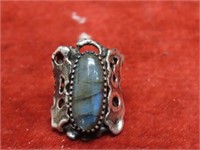 Silver ring w/stone.