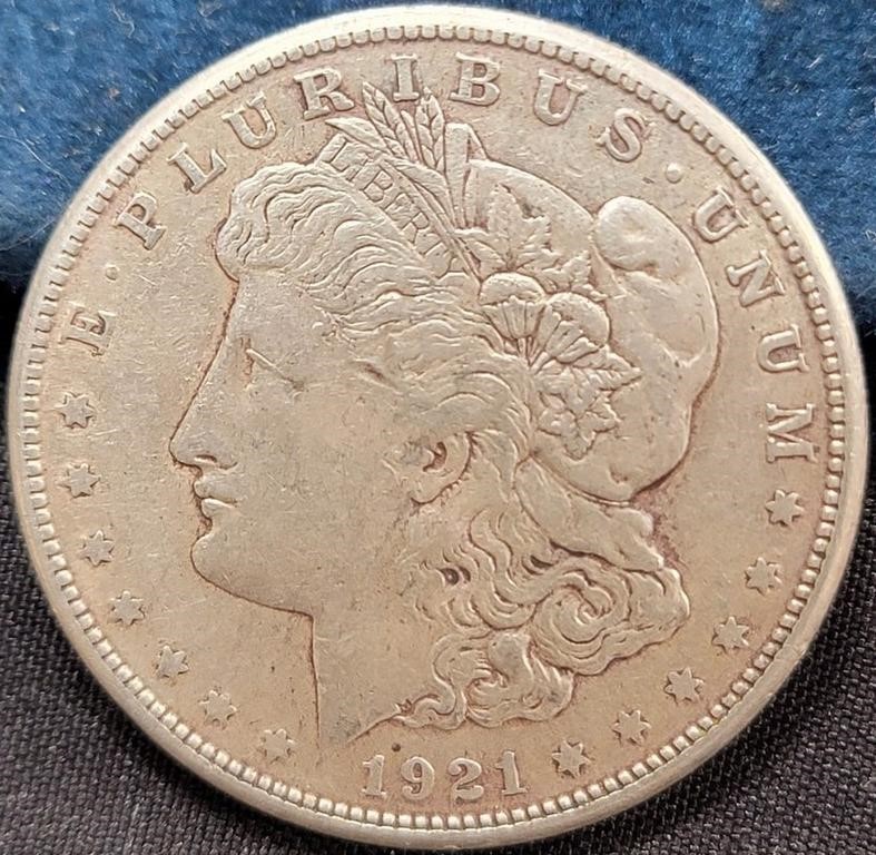 279 - 1921 MORGAN SILVER DOLLAR (B20)