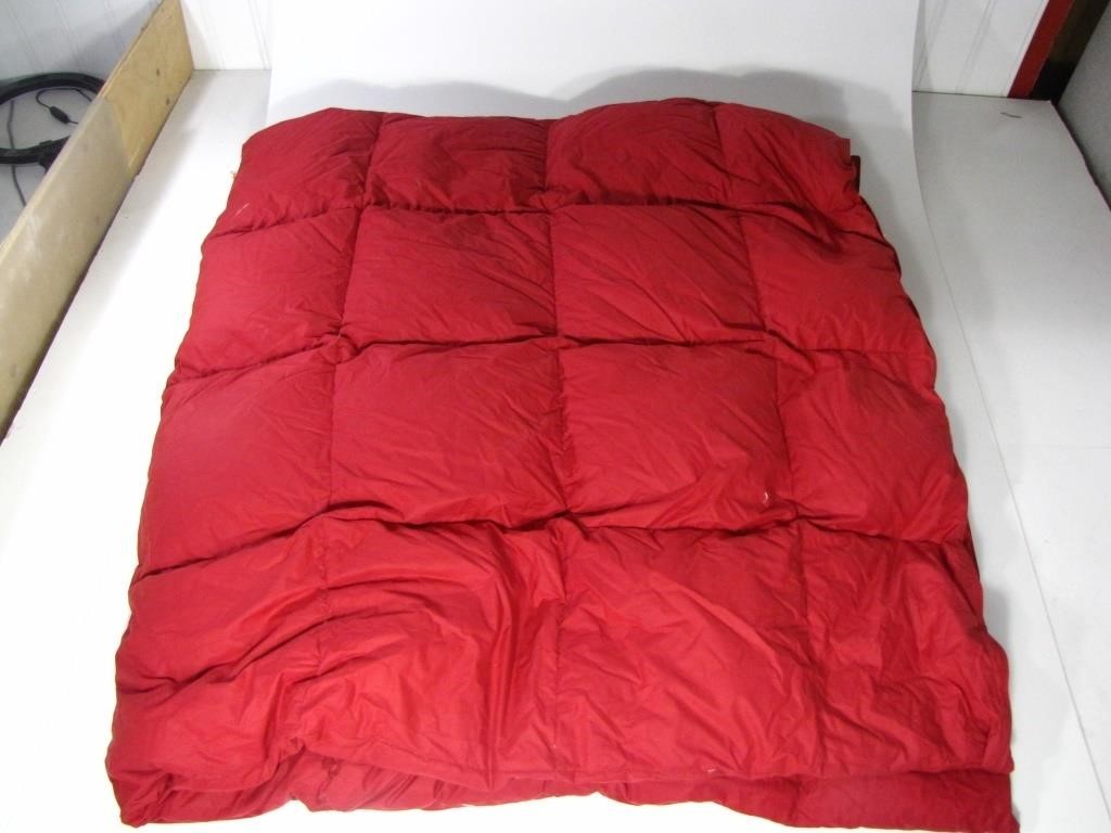 THE COMPANY STORE QUEEN SIZE RED COMFORTER